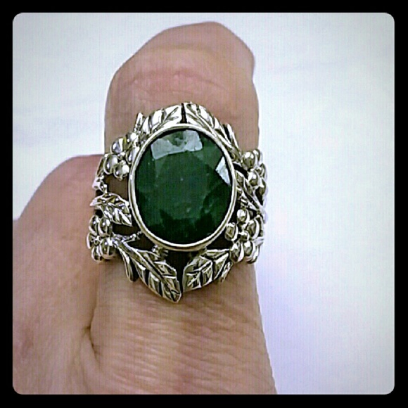 Jewelry - ARTISAN EMERALD RING